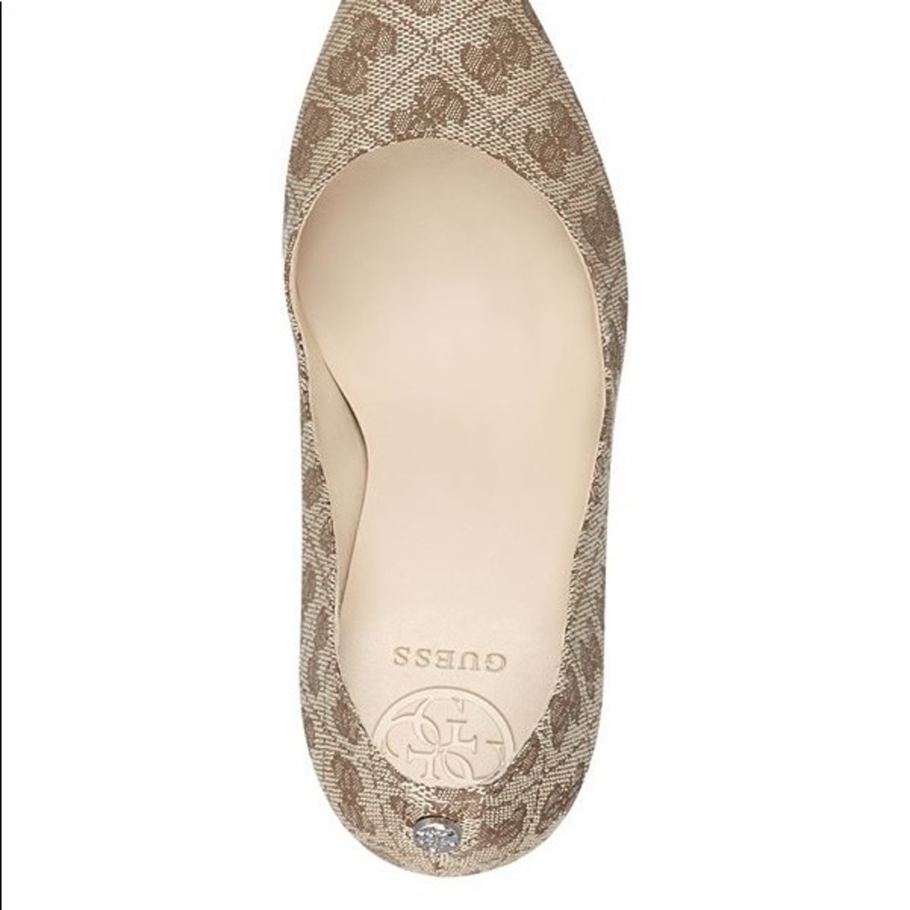 ✨HPx4✨Guess POINTED LOGO-PRINT PUMPS - Picture 5 of 10